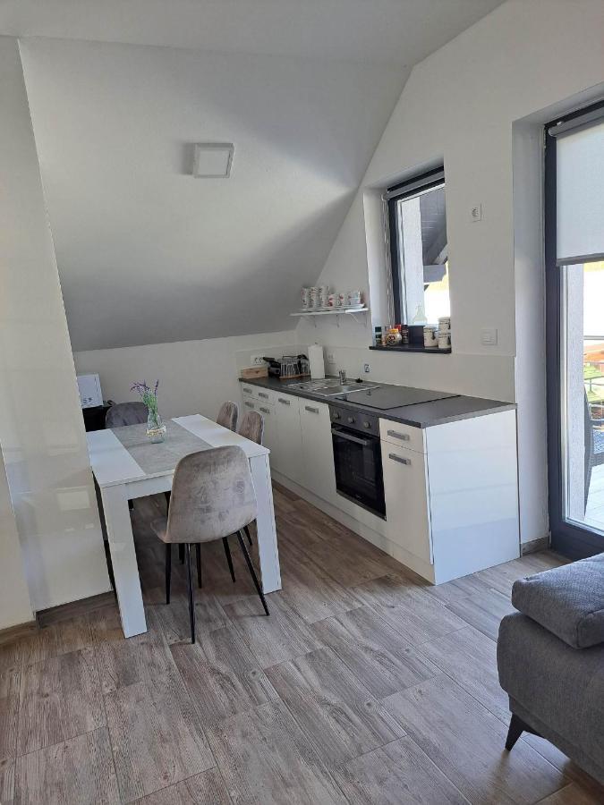 Apartmaji Tisa In Zana Rovte Eksteriør bilde